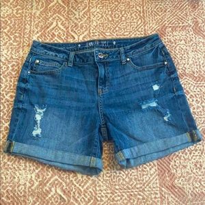 Jennifer Lopez Boyfriend Short - size 6